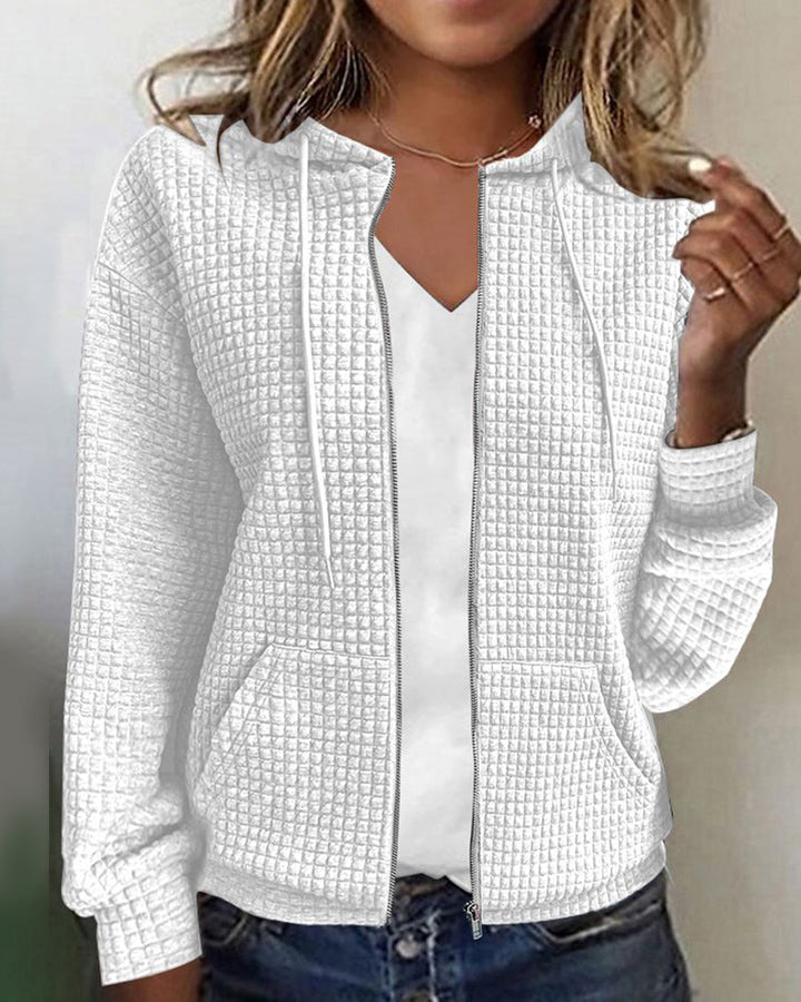 Bequeme Damen Freizeitjacke Wynona mit langem Reißverschluss und seitlichen Taschen, ideal für einen entspannten Casual-Look.