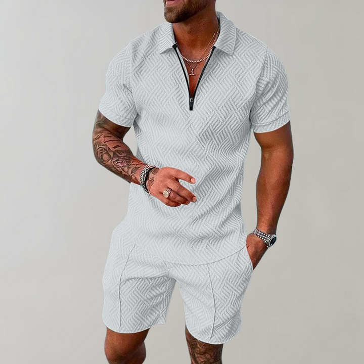 Vielseitiges Herren Sommer-Set: Elegantes Polo-Shirt und Shorts für entspannte Tage am Strand oder in der Stadt.