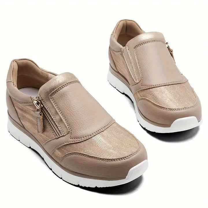 Nahaufnahme der rutschfesten, stoßdämpfenden Sohle des Damen Komfort Sneakers für sicheren Halt und Dämpfung.