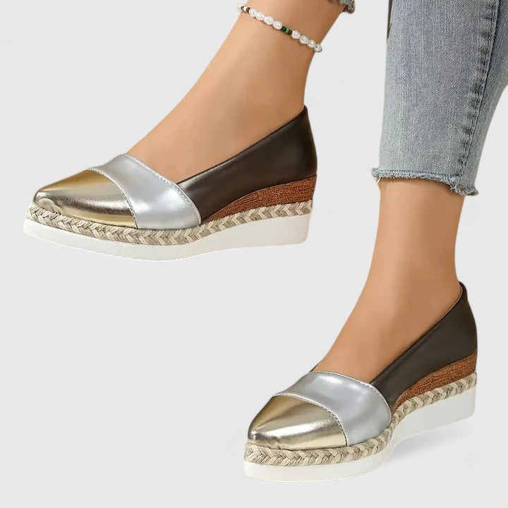 Detailansicht der gepolsterten Innensohle der Damen Slip-on-Schuhe für herausragenden Tragekomfort.