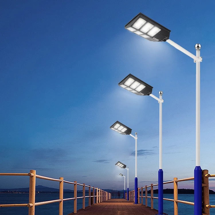 Moderne Solvion 600 Solar-LED-Außenlampe, perfekt für kabellose Beleuchtung von Hof, Garten und Terrasse.