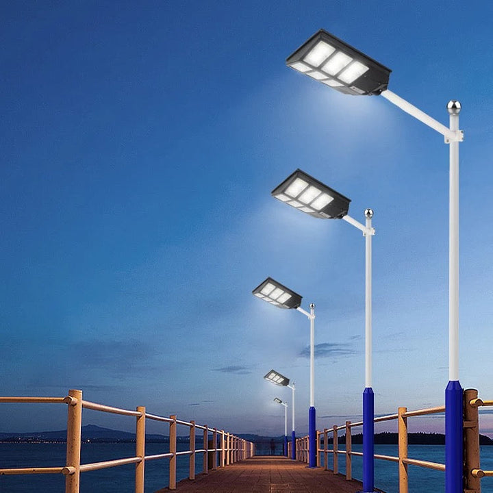 Moderne Solvion 600 Solar-LED-Außenlampe, perfekt für kabellose Beleuchtung von Hof, Garten und Terrasse.