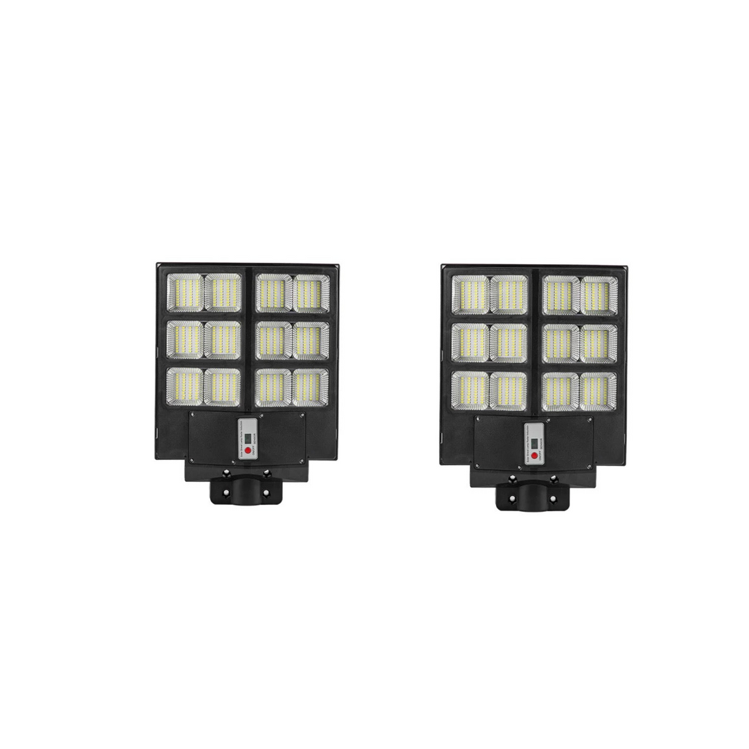 Wetterfeste Solvion 600 Solarleuchte im Garten, spendet helles LED-Licht für sichere Wege und angenehme Atmosphäre.