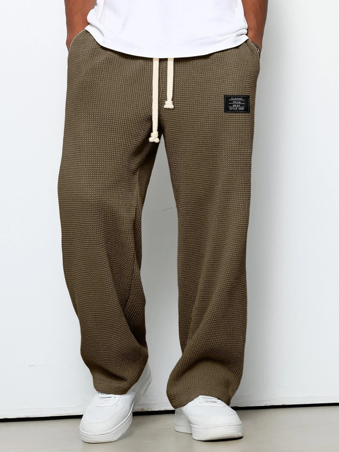 Stylische Herrenhose mit weitem, lockerem Schnitt. Vielseitige Freizeithose für moderne Männermode.
