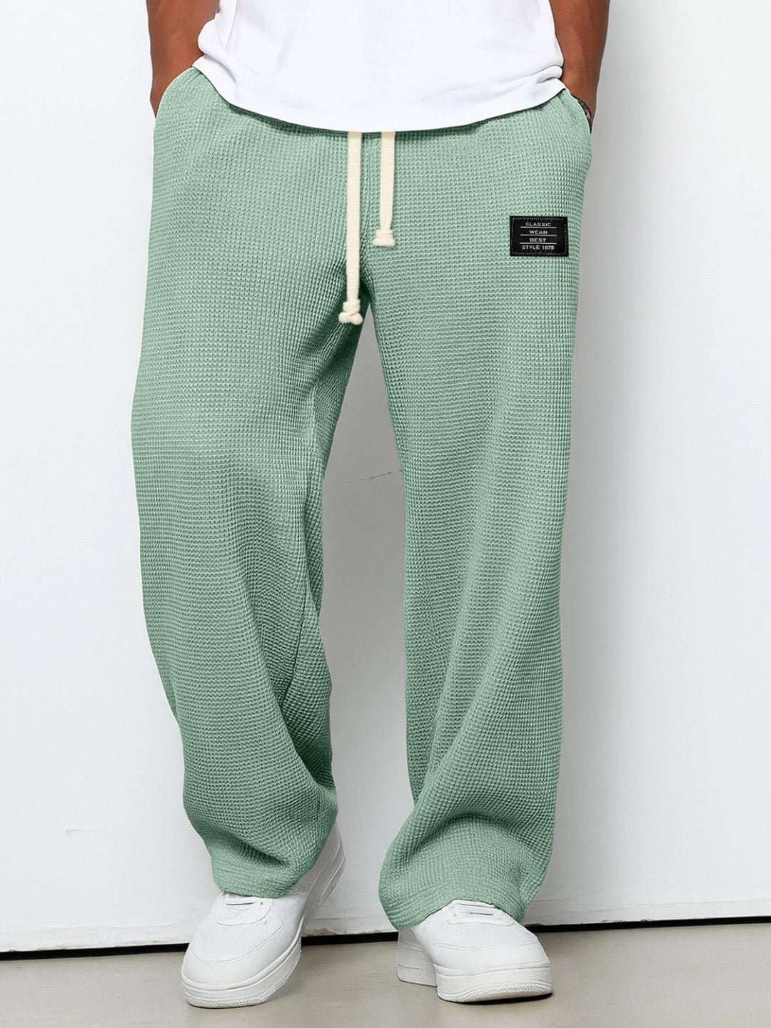 Lockere Herrenhose im weiten Schnitt für entspannte Casual-Outfits. Ideale Streetwear-Freizeithose.