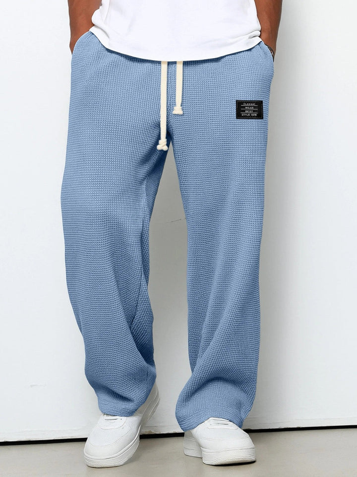 Herren weite Hose für ultimativen Komfort und Streetwear-Stil. Lockere Passform, ideal für Alltag.