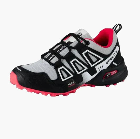 Ein Paar Herren Orthopädie-Outdoorschuhe für Wandern und Alltag, in modernem Design, robust und bequem.
