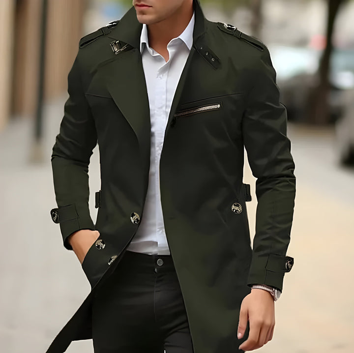 Moderner Männermantel in dunklem Farbton, schicker Schnitt, geeignet als Business-Mantel oder Freizeit-Jacke.