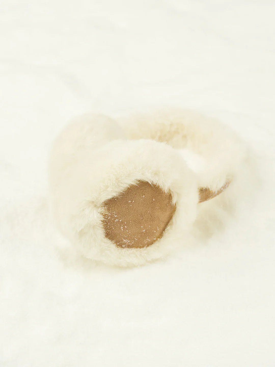 Modische Damen Ohrenwärmer aus elegantem Kunstfell, perfektes Winteraccessoire für stilvolle Frauen.