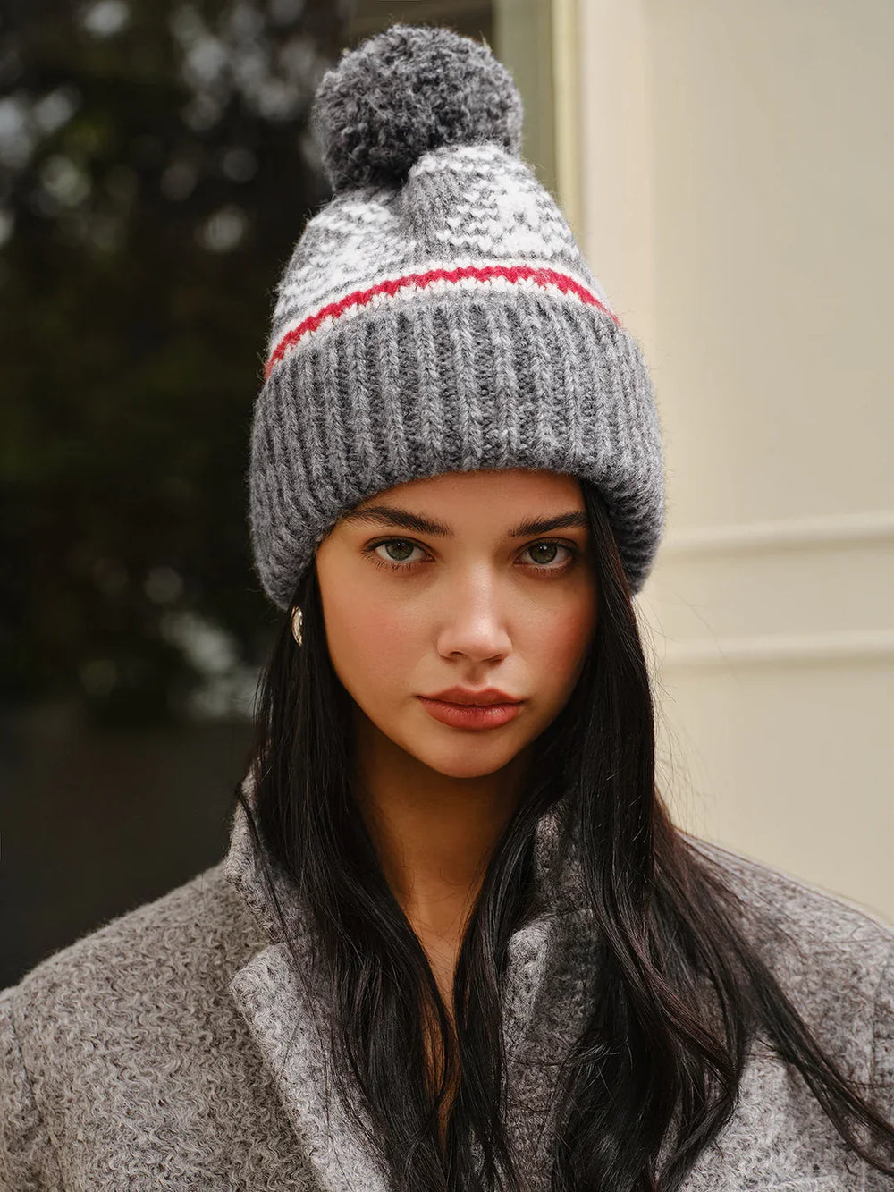 Kuschelige Damen-Strickmütze, perfekt für den Winter; weiche, warme Mütze als stylisches Accessoire für Freizeit.