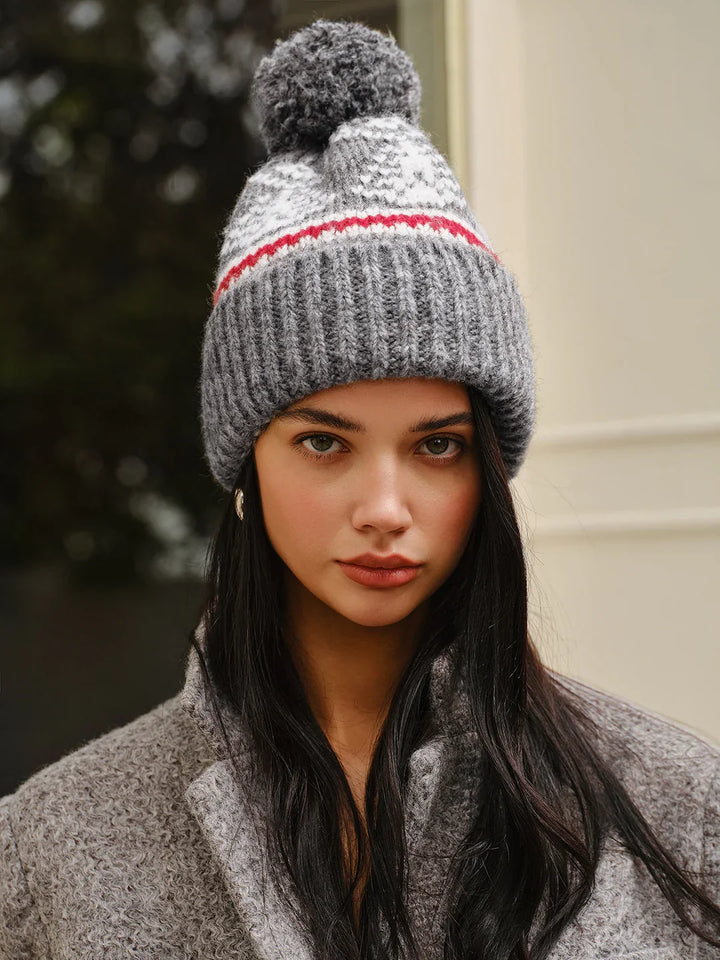 Kuschelige Damen-Strickmütze, perfekt für den Winter; weiche, warme Mütze als stylisches Accessoire für Freizeit.