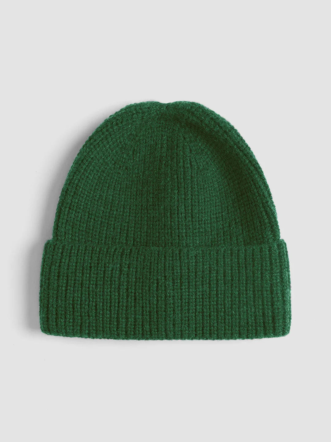 Damen Strickbeanie in klassischem Rippenmuster für stilvolle Wintertage. Warm & bequem.