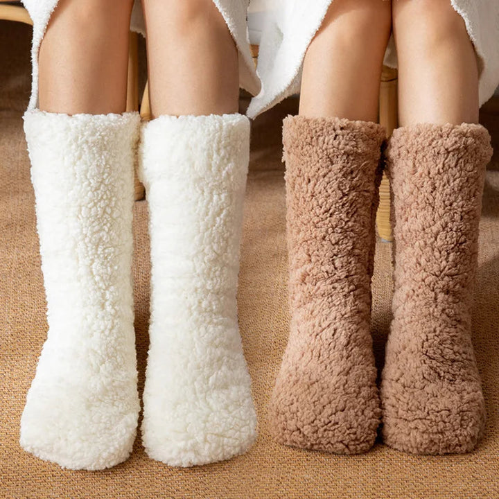 Flauschige Unisex Kuschelsocken in Einheitsgröße. Perfekte, gemütliche Haussocken für entspannte Abende.