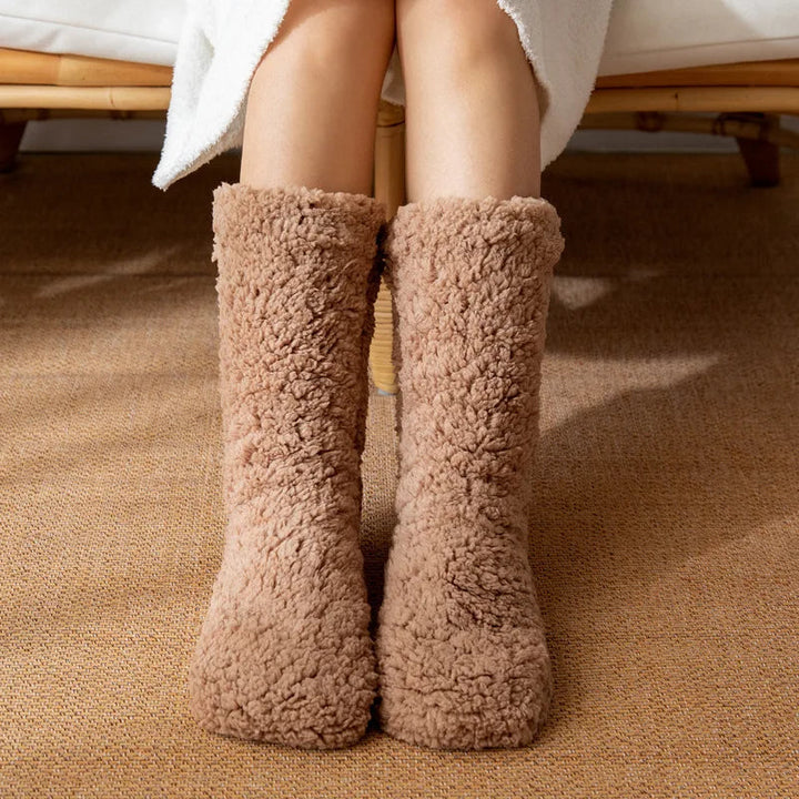 Warme Unisex Kuschelsocken aus flauschigem Fleece. Ideal als Fußwärmer gegen kalte Füße zu Hause.
