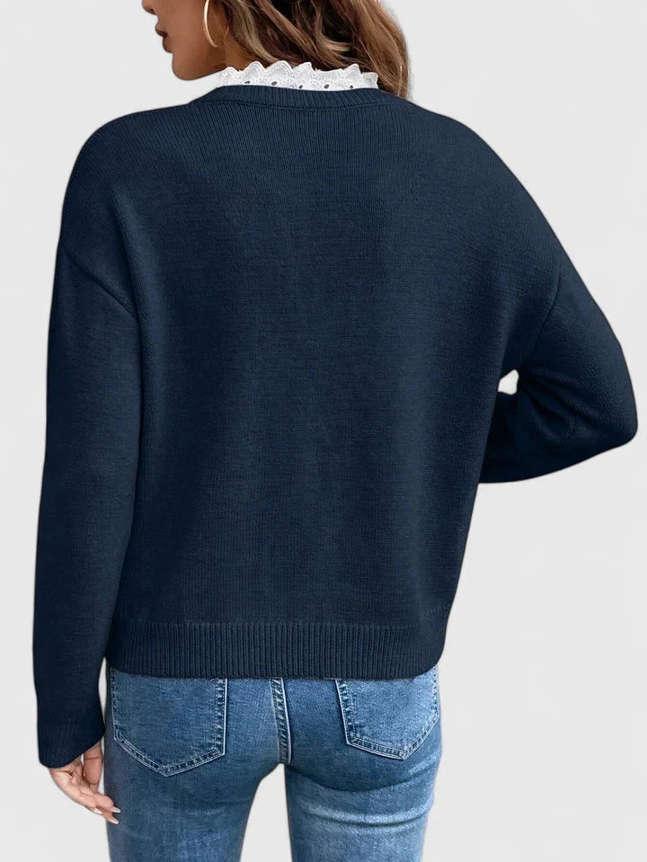 Elegante Damenbluse mit zarter Spitze am Ausschnitt, vielseitig für Business, Freizeit und festliche Events.