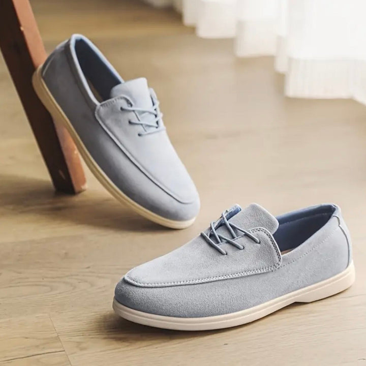 Nahaufnahme der Herren Loafer, zeigt elegantes Design, atmungsaktives Material und präzise Verarbeitung.
