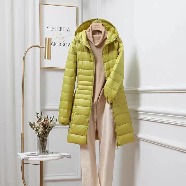 Herbst/Winter Damen-Daunenjacke mit Kapuze. Ultraleicht, packbar & wasserabweisend. Perfekt als Outdoorjacke.