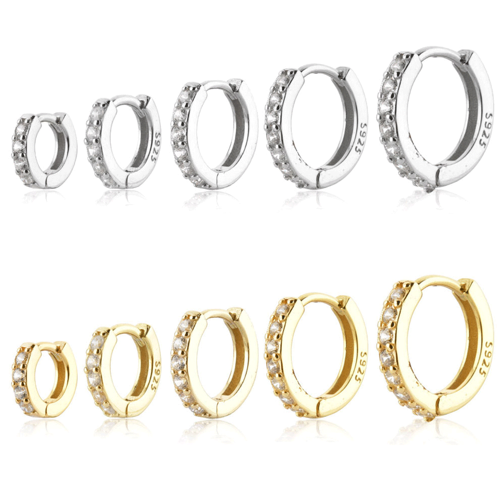Hochwertige goldene Damen Pave Creolen, stilvolle funkelnde Ohrringe mit Zirkonia-Steinen.