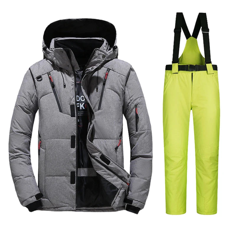 Komplettes Herren Skiset "Kevin" – Ski Jacke und Ski Hose – bereit für den Winter.