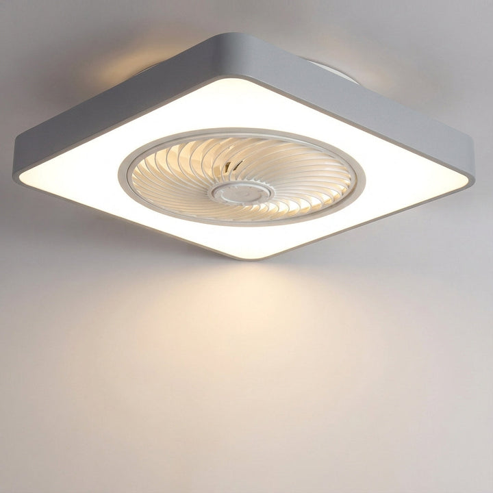 Ruhiger LED Deckenventilator fürs Schlafzimmer, schafft optimales Raumklima mit integriertem LED-Licht.