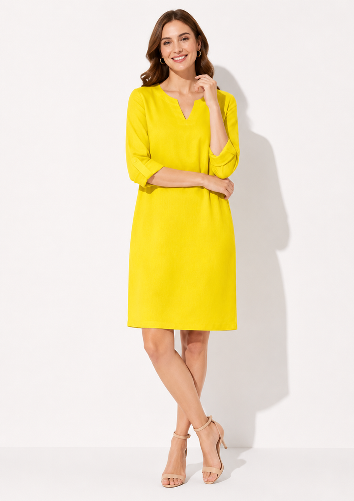 Kurzes, figurschmeichelndes Damenkleid. Ideal für Sommer, Freizeit & festliche Anlässe. Modisches Outfit.