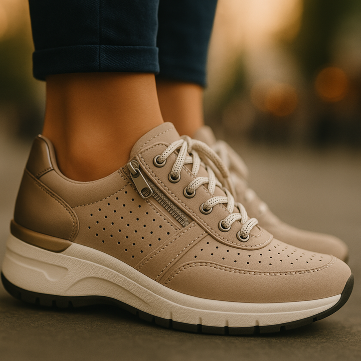 Seitliche Ansicht orthopädischer Damen Wanderschuhe. Komfortabler Outdoor-Schuh für Damen.