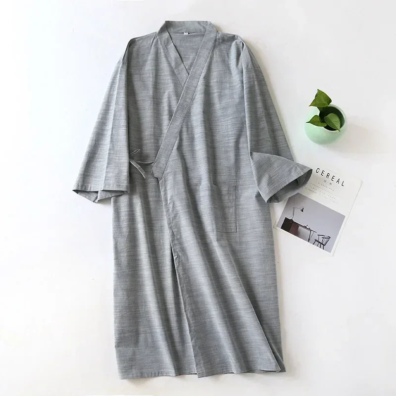Herren Kimono-Bademantel Blake mit japanischem Stil, weich und bequem als Hausbekleidung.