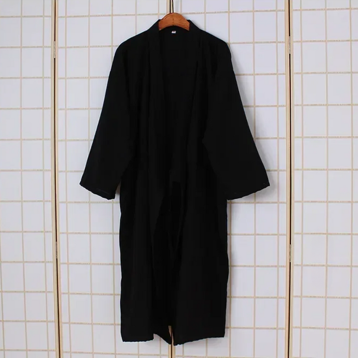 Vielseitiger Herren Wickelmantel Blake, Kimono-Stil Bademantel für Entspannung und stilvolle Hausbekleidung.
