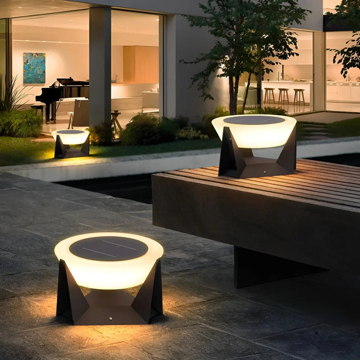Energieeffiziente HikariBeam Solar-Gartenleuchte, japanisches Design, wetterfest für nachhaltige Außenbeleuchtung.