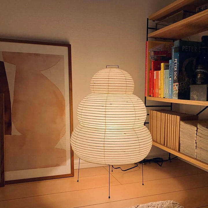 Japanische Papierlampe ShinoriLight für warmes, entspannendes Ambientelicht im Schlafzimmer.