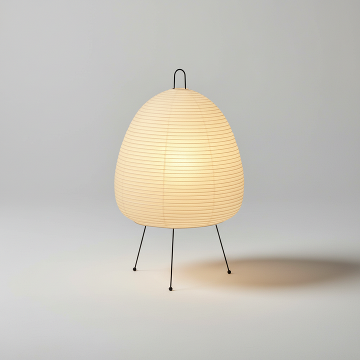 Weiße japanische Papier Tischlampe für sanftes Licht, perfekt als Akzentbeleuchtung im Wohn- oder Schlafzimmer.