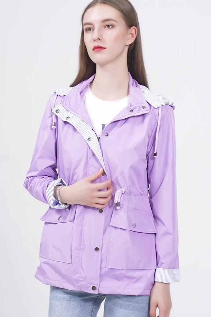 Leichte Damen Outdoorjacke mit Kapuze & Kordelzug, vielseitig für alle Allwetter-Aktivitäten.