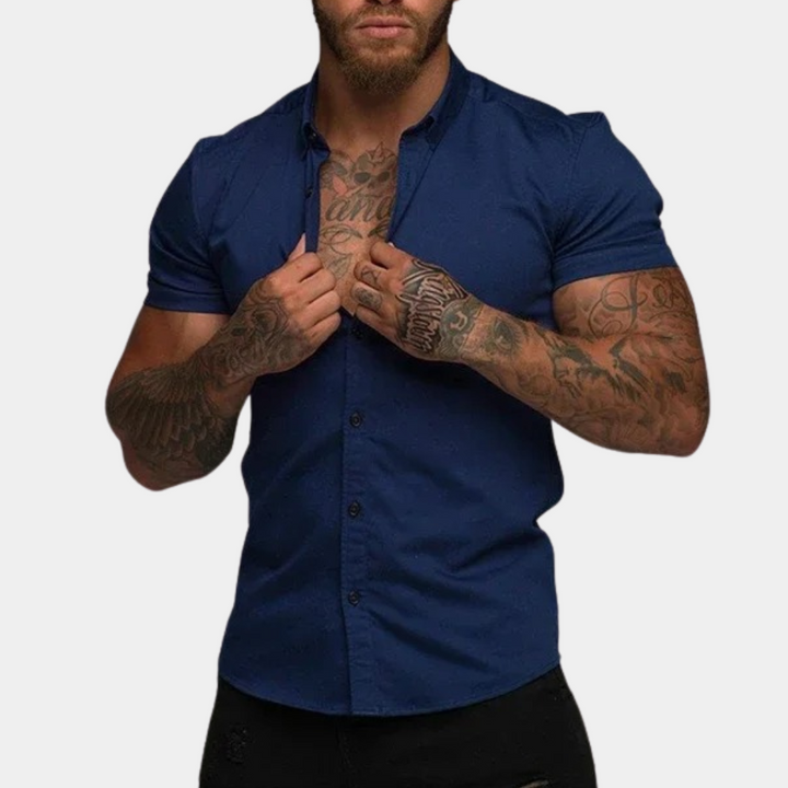 Atmungsaktives Herrenhemd Jasper. Kurzarmhemd ideal für lässige Sommer-Looks. Stilvolle Herrenmode für warme Tage.