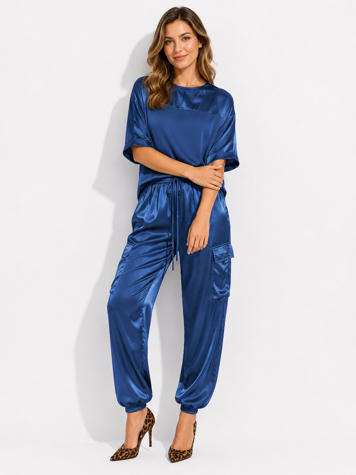 Leichter, sommerlicher Damen Hosenanzug mit Halbarm. Eleganter Zweiteiler für warme Tage, perfekt für Büro & Event.