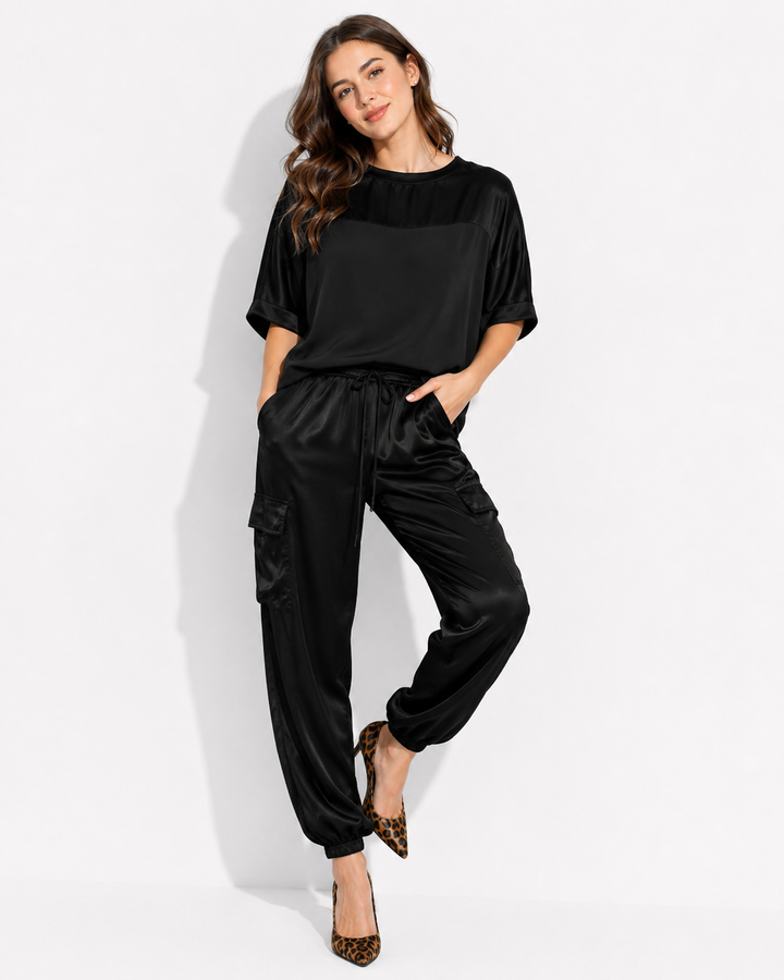 Moderner Damen Zweiteiler mit Halbarm, Hosenanzug. Zeitloses Design für elegante Sommerlooks, vielseitig kombinierbar.