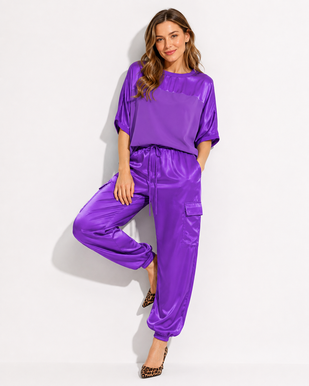 Moderner Damen Zweiteiler: Eleganter Hosenanzug mit Halbarm. Vielseitiges Sommeroutfit für Business & Freizeit.