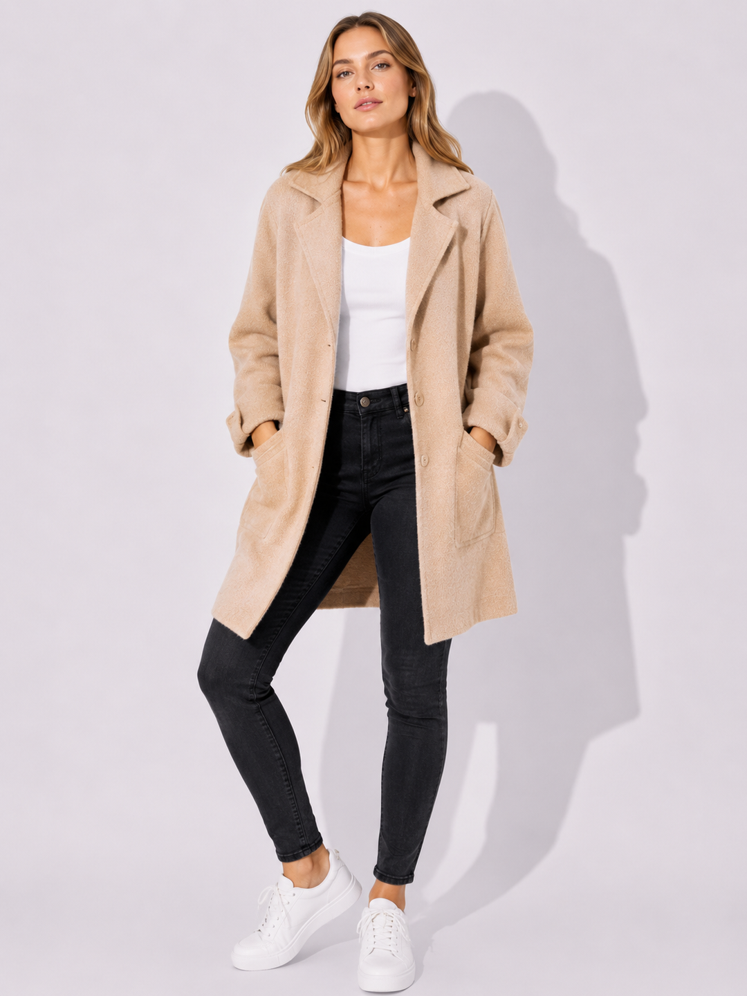 Modischer Damen-Casual-Mantel mit Reverskragen, lang geschnitten. Idealer Frühlings- und Herbstmantel für Damen.