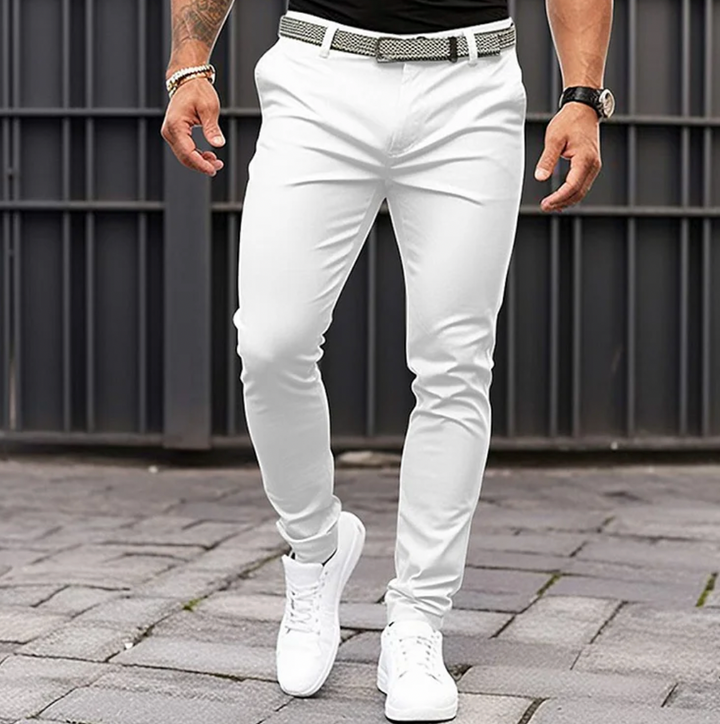 Elegante Herren Freizeithose, Slim Fit, vielseitig kombinierbar für einen modischen und bequemen Freizeit-Look.