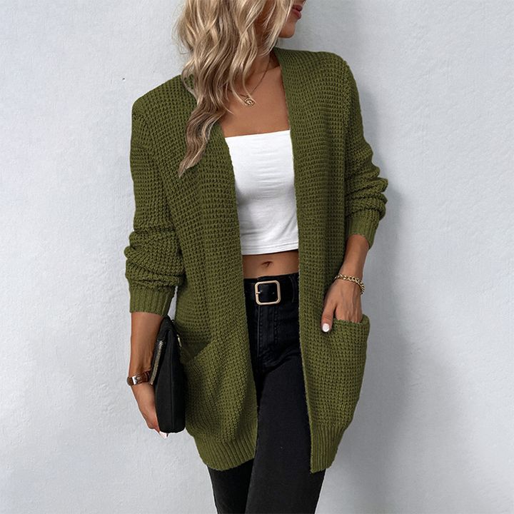Elegante, warme Damen-Strickjacke Maelis mit praktischen Taschen, ideal für Herbst & Winter.
