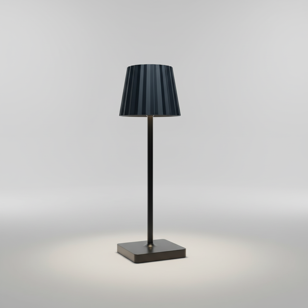 Tragbare LED Tischlampe LumaScandi. Schafft warmes Licht auf Terrasse, Balkon oder im Wohnzimmer. Dimmbar.