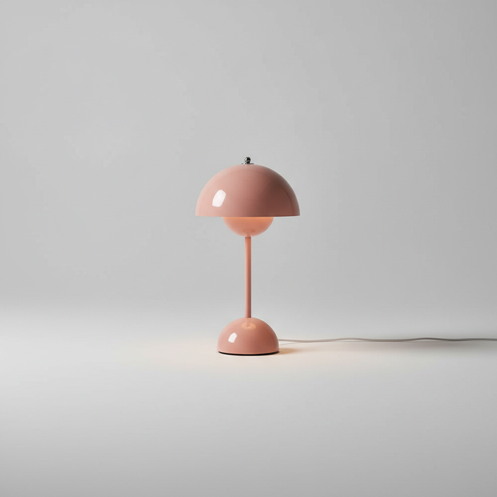 Zeitlose, dekorative Moonlyte LED Tischlampe. Kabelloses Designelement für stilvolle Akzente.