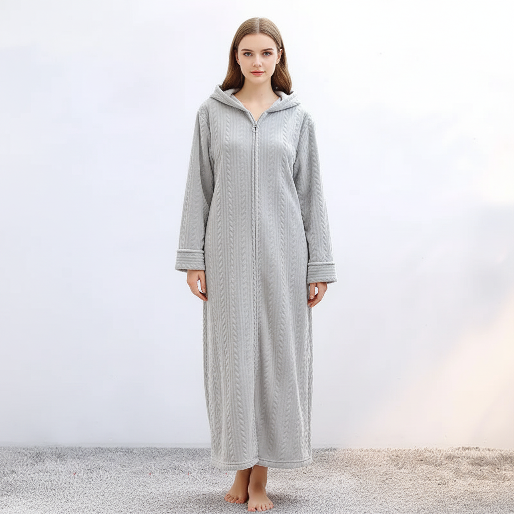 Warmer Kapuzenbademantel HugGown mit praktischem Reißverschluss. Ideal zum Entspannen zu Hause.