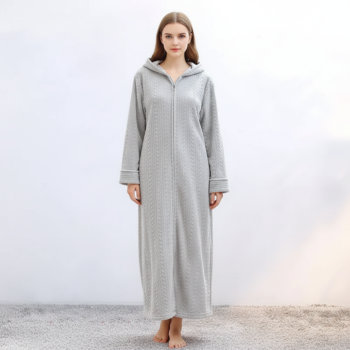 Warmer Kapuzenbademantel HugGown mit praktischem Reißverschluss. Ideal zum Entspannen zu Hause.