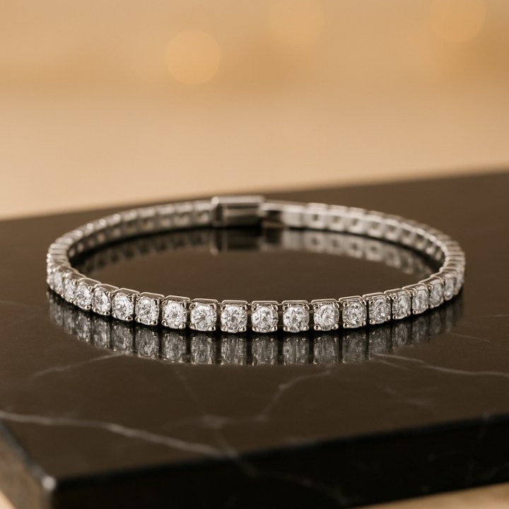 Unisex Tennisarmband mit funkelnden Zirkonia-Steinen. Eleganter Schmuck für Männer & Frauen.