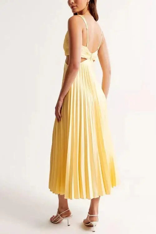 Schickes Damen Plisseekleid, vielseitig kombinierbar, ideal als Cocktailkleid oder festliches Outfit.