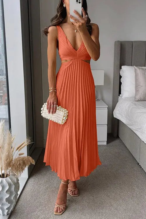 Feminin & elegant: Damen Plisseekleid als festliches Abendkleid, schick für besondere Momente.