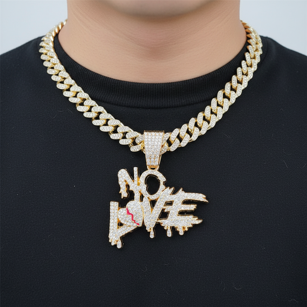 Auffällige Statement-Kette mit Strass-Anhänger, ideal als Hip-Hop Modeschmuck für Damen und Herren.