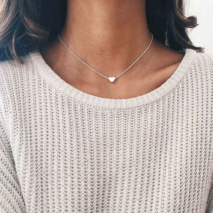 Zeitlose Damenkette mit Herzanhänger, symbolisiert Liebe & Eleganz. Ein edles Schmuckstück.