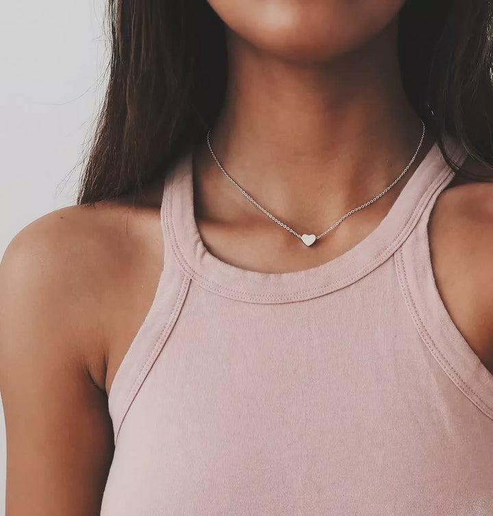 Stilvolle Silber Herzkette für Damen, perfektes Accessoire für Alltag und festliche Anlässe.