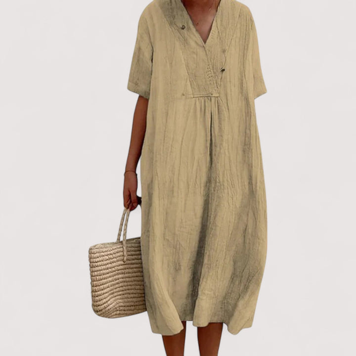 Fließendes, gemustertes Damen Sommerkleid mit lockerem Schnitt. Bequemes Alltags- und Freizeitkleid für Damen.